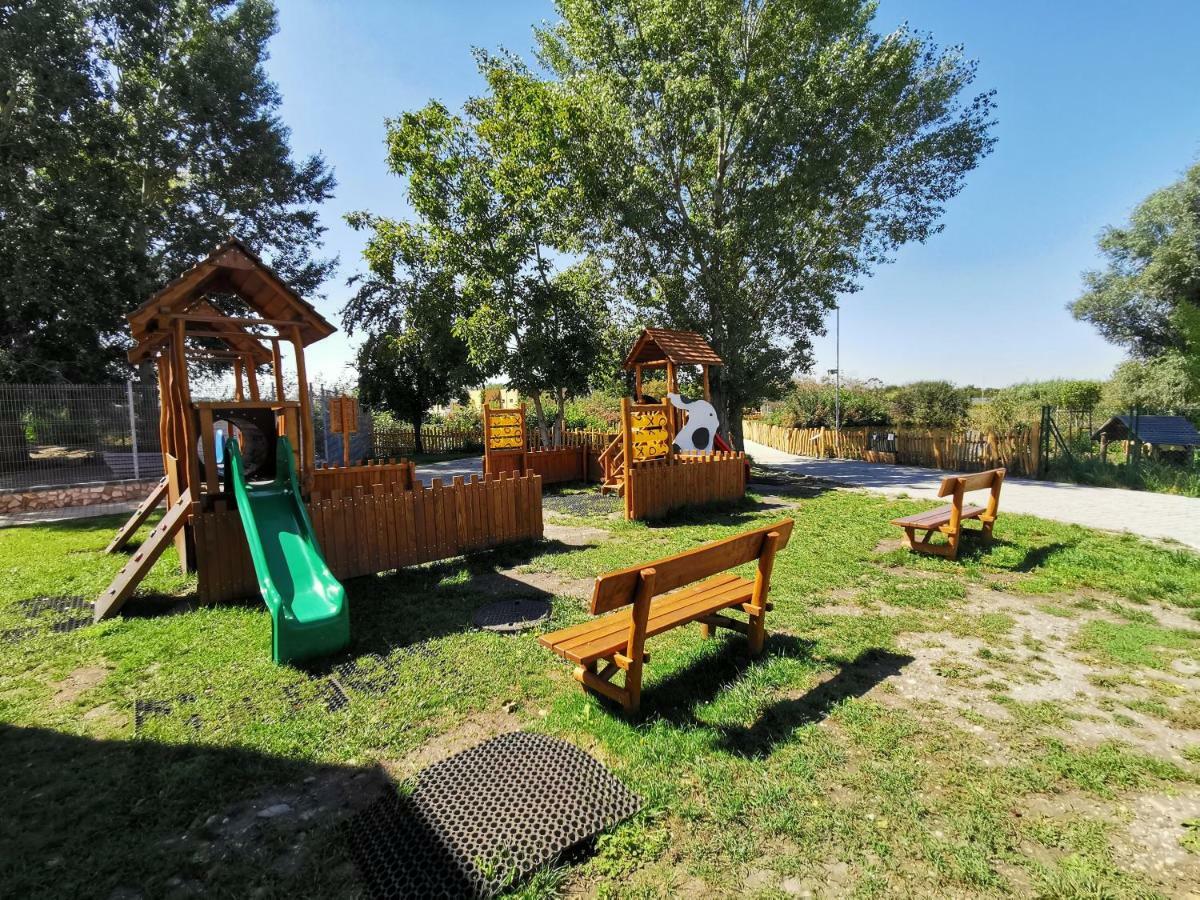 Malkia Penzion Orechová Potôň Exterior foto